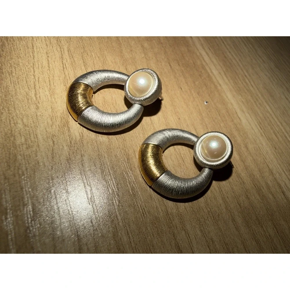 VTG Textured Gold Silver Tone Metal Door Knocker Fashion Post Earrings PEARL